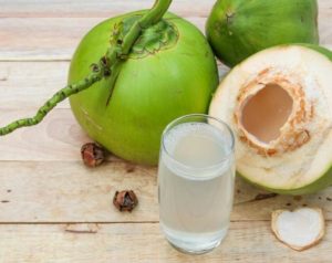 Air kelapa muda (foto: Getty images)