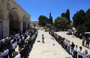 Shalat Jumat di Masjid Al-Aqsa (foto: Palinfo)