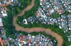 Aliran Sungai Ciliwung (foto: Instagram @depokterkini)