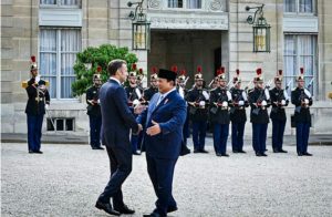 Presiden Republik Indonesia (RI) Prabowo Subianto dan Presiden Prancis Emmanuel Macron (foto: BPMI Setpres)