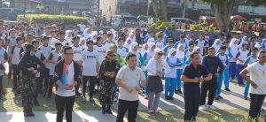 Menteri Lingkungan Hidup/Kepala Badan Pengendalian Lingkungan Hidup Hanif Faisol Nurofiq mengikuti senam sehat Persatuan Wartawan Indonesia (PWI) Kota Bogor pada Jumat (17/10/2025) (foto: PWI Kota Bogor)