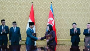 Menteri Luar Negeri Republik Indonesia (Menlu RI) Sugiono, telah melakukan kunjungan resmi ke Pyongyang pada 10–11 Oktober 2025 atas undangan Menlu Republik Rakyat Demokratik Korea (RRDK) atau Korea Utara (Korut) Choe Son Hui. Ini merupakan kunjungan pertama (foto: Kemlu RI)