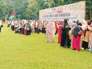 Peserta Apel 1000 relawan mulai berdatangan di Buperta Cibubur Jakarta, Ahad (23/11/2025) (Sajadi/MINA)