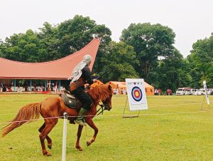 Parade Berkuda dan Memanah Ramaikan Apel 1000 Relawan (foto: Sajadi/MINA)