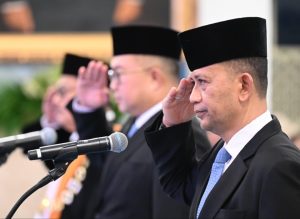 Presiden Prabowo Subianto melantik Arif Satria sebagai Kepala Badan Riset dan Inovasi Nasional (BRIN) dan Amarulla Octavian sebagai Wakil Kepala BRIN dalam upacara resmi di Istana Negara, Jakarta, Senin (10/11/2025) (foto: BPMI Setpres)