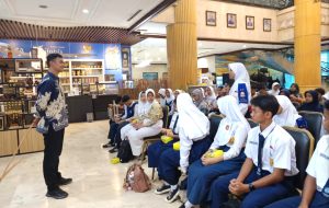 pelajar tingkat SMP dan sederajat antusias mengikuti kegiatan Pentas Literasi bertema “Perundungan (Bullying) (foto: Berita Jakarta)