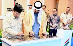 Presiden Ri Prabowo Subianto didampingi oleh Wakil Ketua Kantor Kepresidenan Persatuan Emirat Arab (PEA) Bidang Pembangunan dan Syuhada Sheikh Theyab bin Mohamed bin Zayed al Nahyan meresmikan Rumah Sakit (RS) Kardiologi Emirates–Indonesia di Kota Surakarta, Jawa Tengah, Rabu (19/11/2025) (foto: BPMI Setpres)