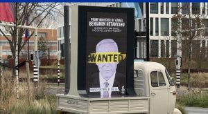 Poster “Wanted” Netanyahu Terpampang di Berbagai Sudut Kota London (foto: Anadolu Agency)