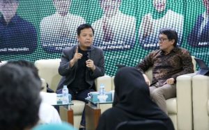 Pemimpin Redaksi Kompas, Amir Sodikin (kiri) dan Pemimpin Redaksi Republika Andi Muhyiddin (kanan) (foto: Humas BAZNAS)