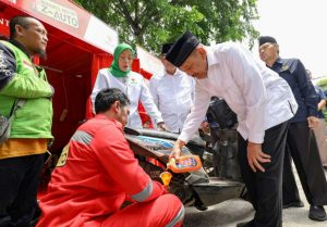 Layanan service motor BAZNAS RI untuk pemudik dan ojek online (foto: humas baznas)