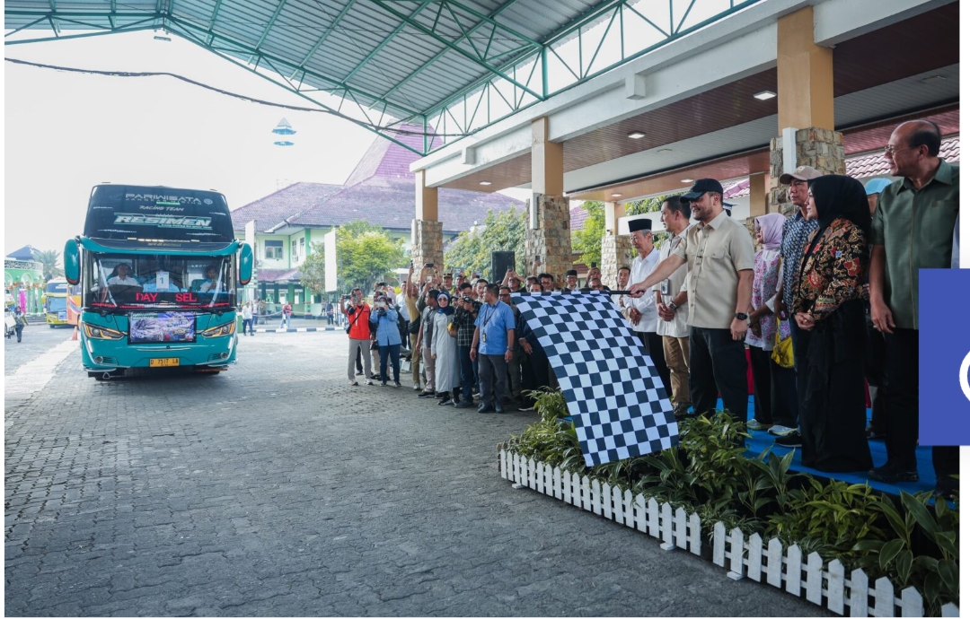 Gubernur Jawa Tengah (Jateng) Ahmad Luthfi melepas ribuan peserta Program Balik Rantau Gratis 2026 di Asrama Haji Donohudan, Kabupaten Boyolali, Sabtu (28/3/2026). (Foto: Pemprov Jateng)