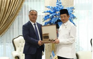Menteri Agama (Menag) RI Nasaruddin Umar menerima kunjungan Gubernur Samarkand, Uzbekistan, Adiz Muzafarovich Boboyev (foto: Kemenag RI)