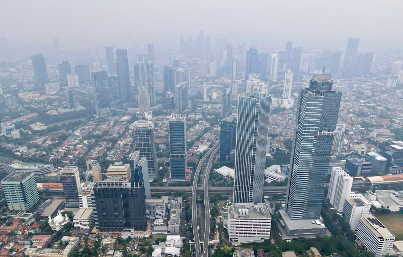 Kualitas Udara Jakarta Memburuk, AQI Capai 142 dan Tidak Sehat bagi Kelompok Sensitif