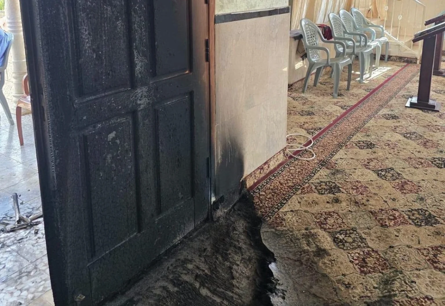 Masjid di Tepi Barat dibakar oleh pemukim ekstremis Israel (foto: PIC)