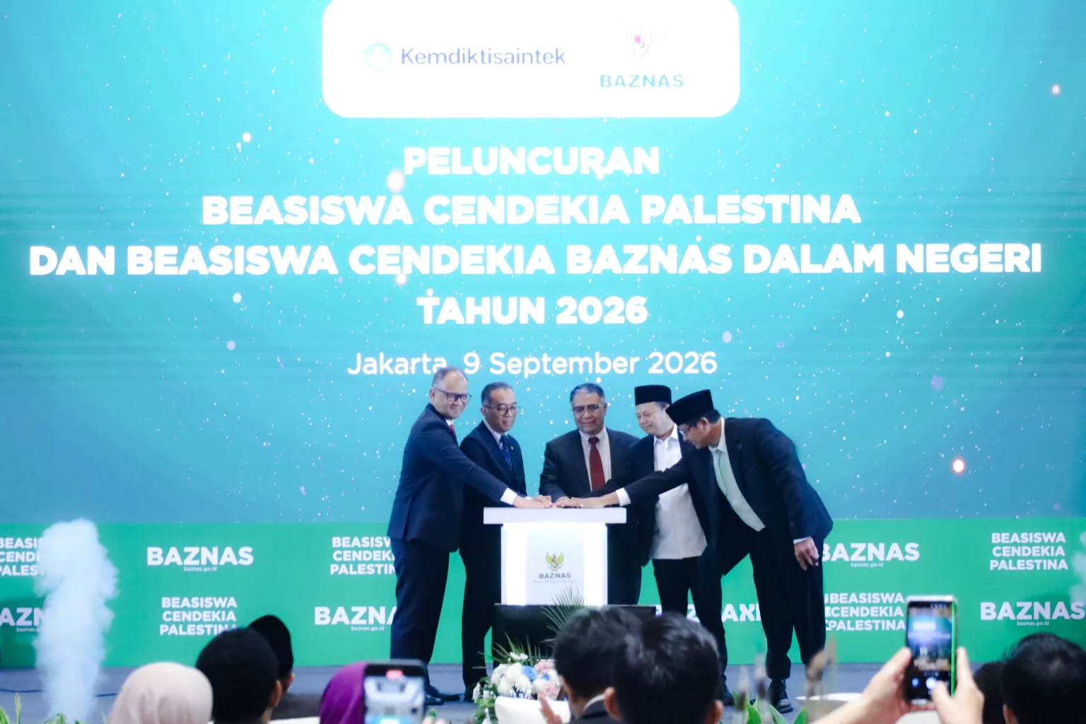 Ketua BAZNAS RI Sodik Mujahid, Menteri Pendidikan Tinggi, Sains, dan Teknologi Republik Indonesia Brian Yuliarto, Pimpinan BAZNAS RI Bidang Pendistribusian, Pendayagunaan, dan Pemberdayaan Idy Muzayyad (foto: humas baznas)